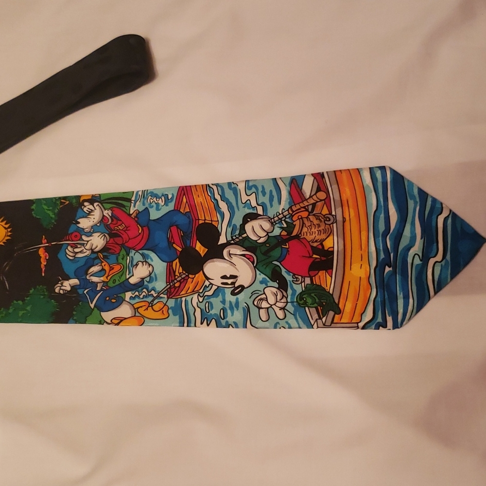 VINTAGE DISNEY novelty silk tie